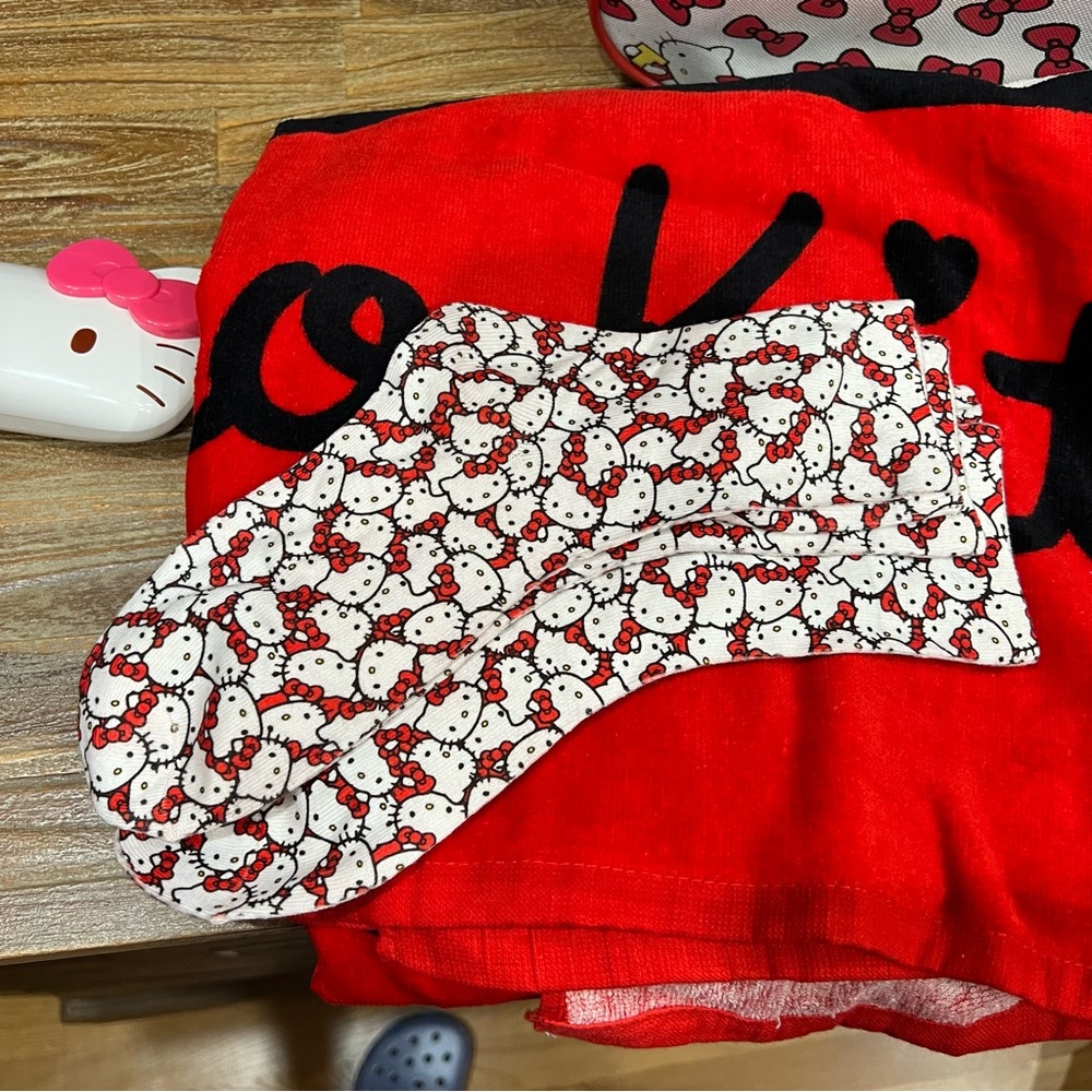 Hello Kitty Travel Bundle - Picture 7 of 8